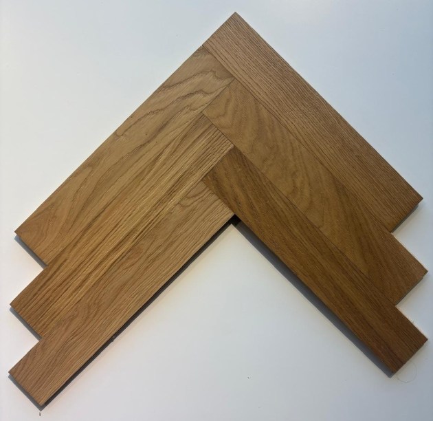 parquet-rovere-spina-italiana-spazzolato-spigolo-vivo-verniciato4