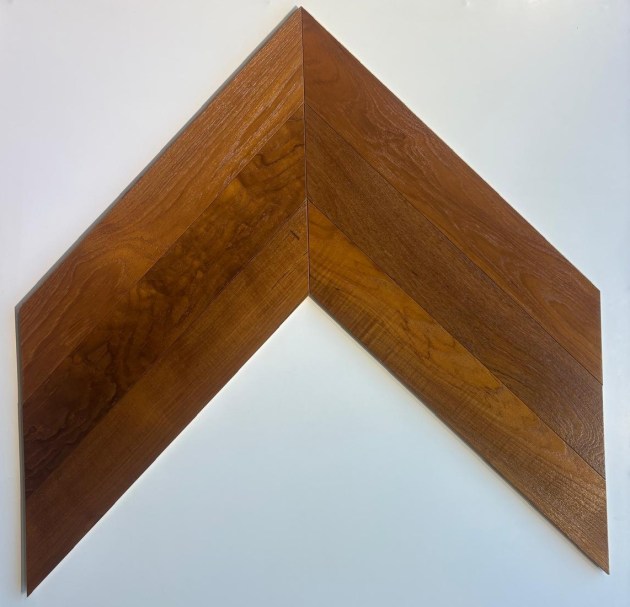 parquet-teak-spina-francese-spazzolato-microbisellato-verniciato